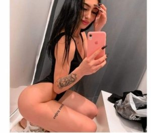 Isola escorts in Grove City, OH